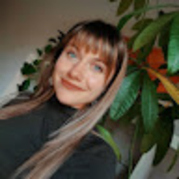 Meet your Posher, Kayla - Picture 1 of 1